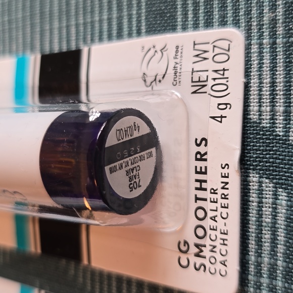 COVERGIRL BRAND WOMEN'S MAKEUP CONCEALER SMOOTHERS  BUNDLE OF 2 - Picture 6 of 8